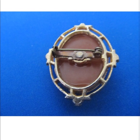 Victorian Cameo Repro With Gold Tone Metal Frame - Picture 3 of 3